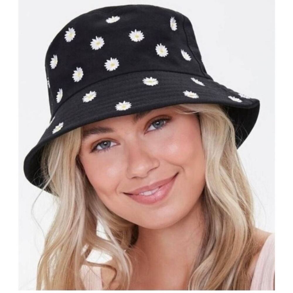 Alice & Olivia Reversible Daisy Bucket Hat White